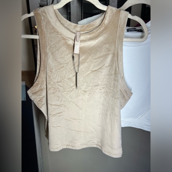 3 Crop top bundle - Picture 3 of 7